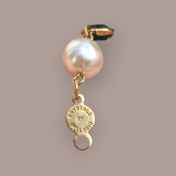 Bellagio 1990s Green Bezel Crystal Necklace - Picture 5 of 5